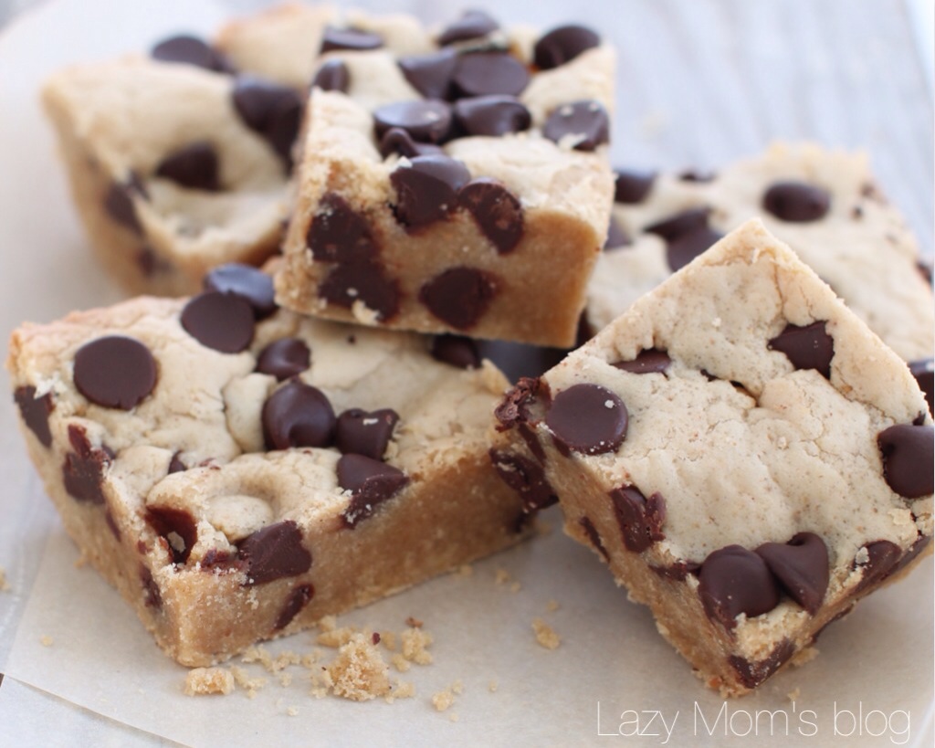 Peanut butter and chocolate chip cookie bars