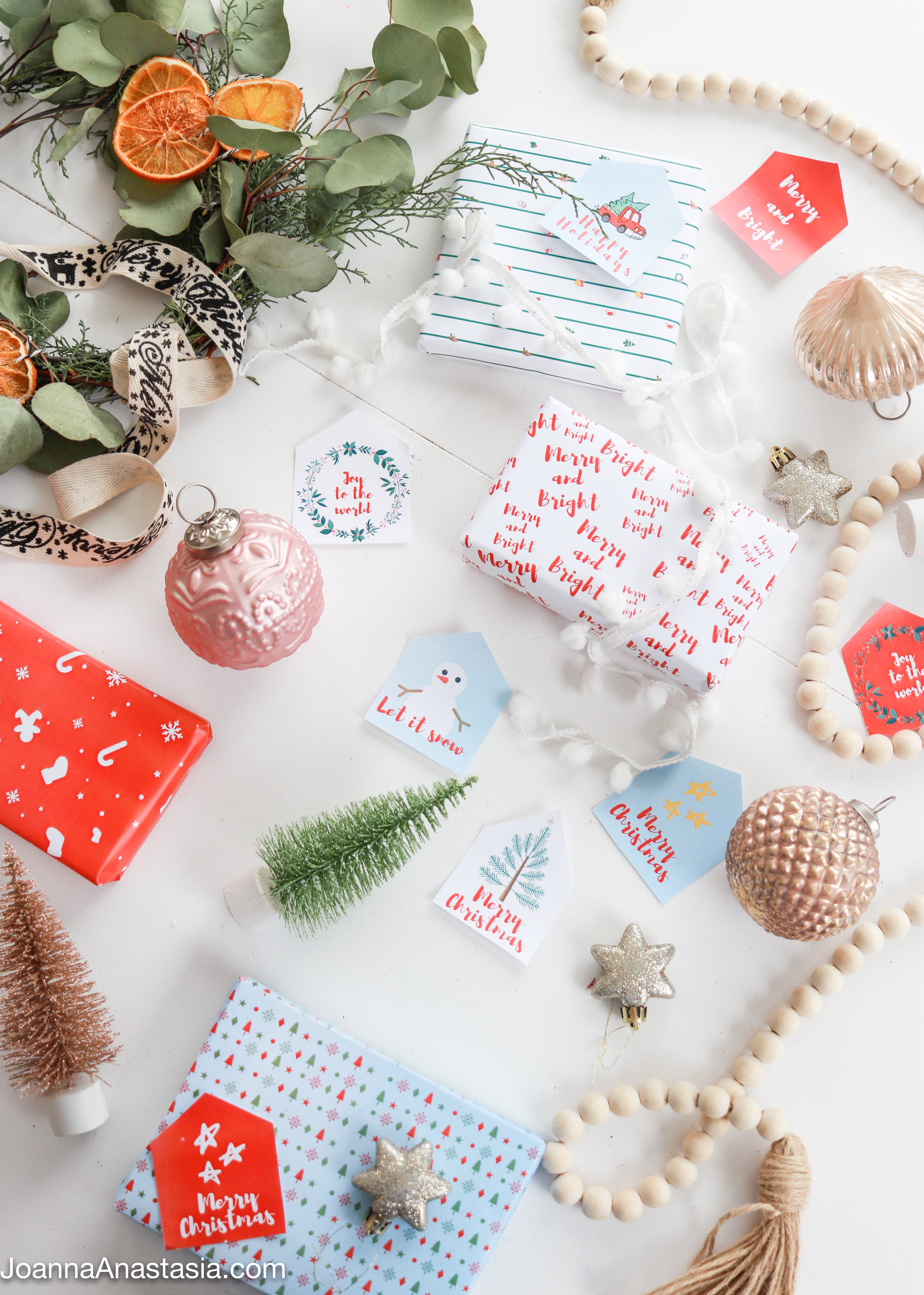 Printable Christmas gift tags & wrapping paper set